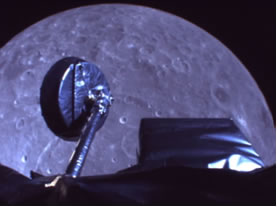 月を背景にした「かぐや」搭載アンテナ