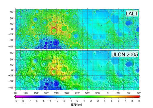 メルカトル図法による月地形図（上が「かぐや」、下がUCLN 2005）